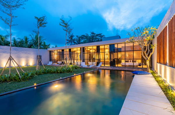 Villa dengan loteng dan desain loft klasik